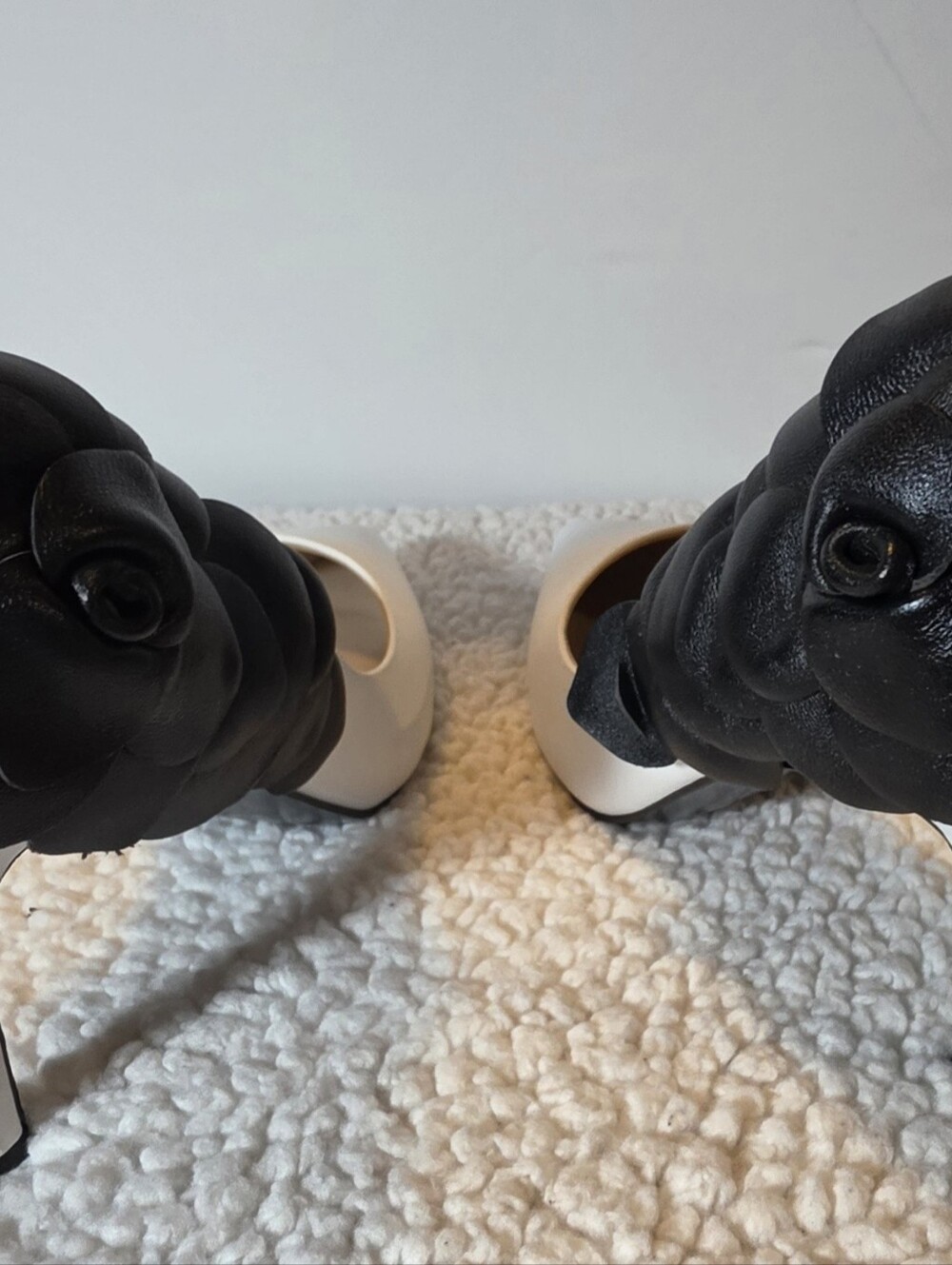 White House Black Market White Pointed Pumps with Black Knot Accent - Picture 5 of 13